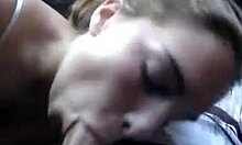 एक हॉट बेब उत्सुकता से एक पूरा लंड अपने मुँह में ले लेती है।